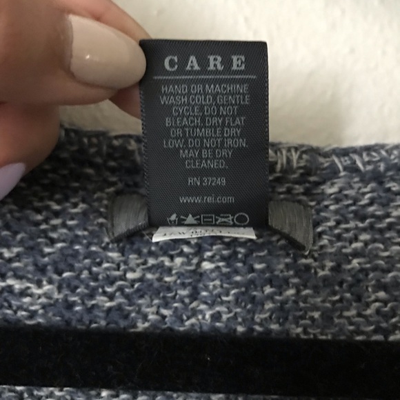 REI - Women’s Sweater - Picture 5 of 6